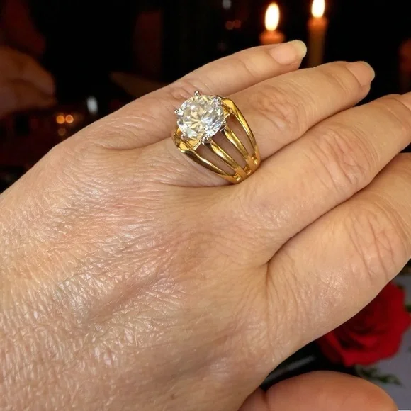 Engagement Ring - Picture 4 of 11